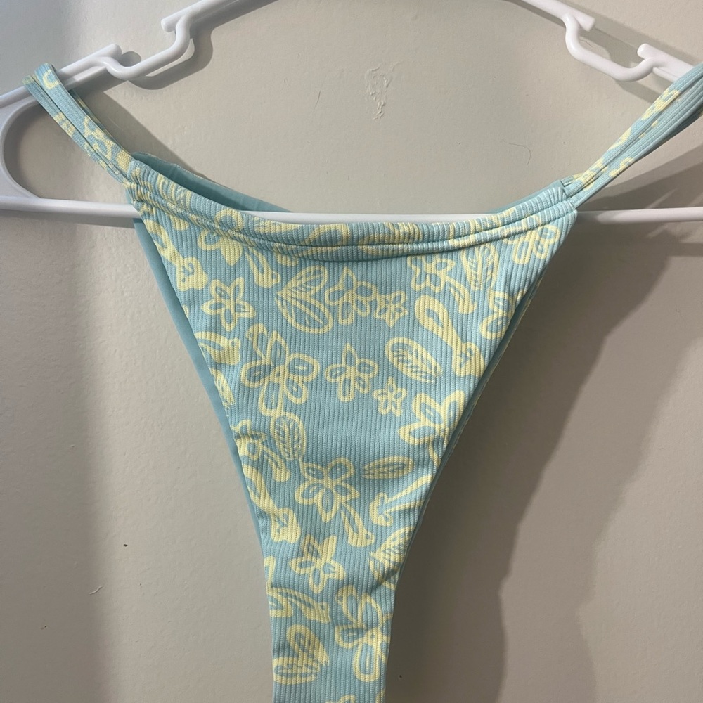 Tai Swim Joelle bottoms in Jasmine print size L worn once, in amazing condition